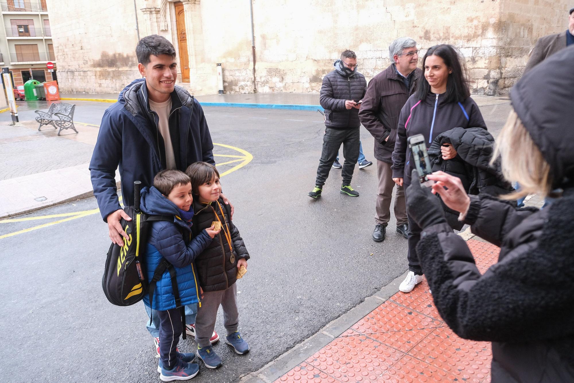 Carlos Alcaraz levanta pasiones en Villena