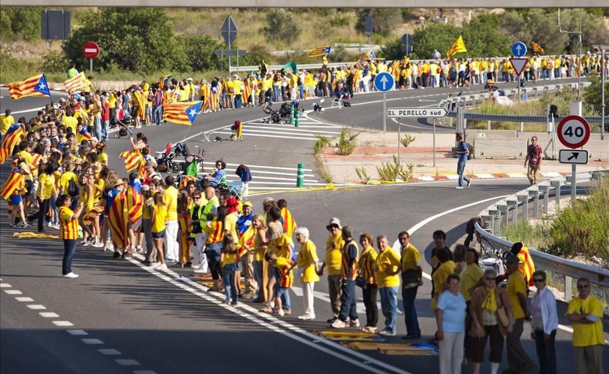 La 'Via Catalana' del 2013 a su paso por El Perelló, en las Terres de l'Ebre. 