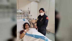 Una antiavalots dels Mossos ajuda a parir una mare en un taxi de Barcelona