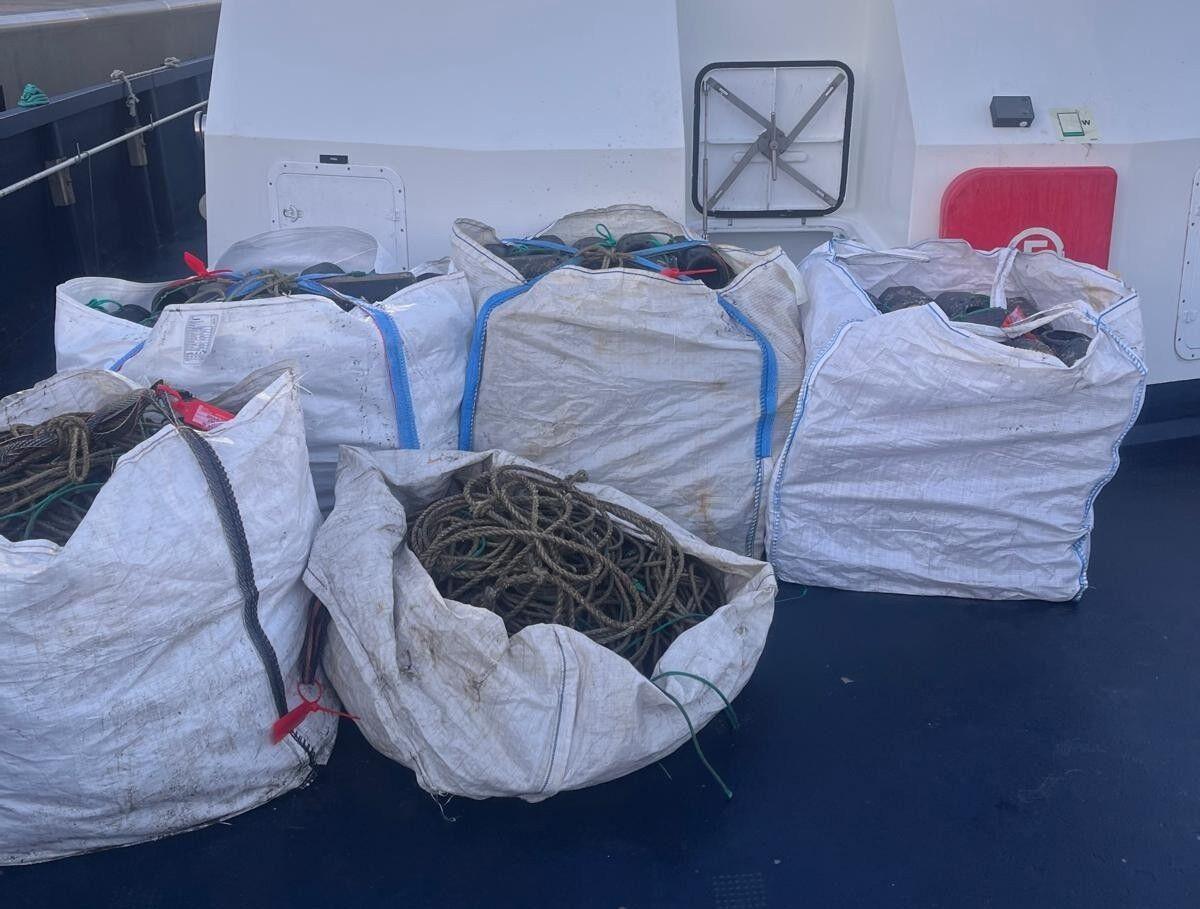 Imagen de los cacharros incautados en A Garda.