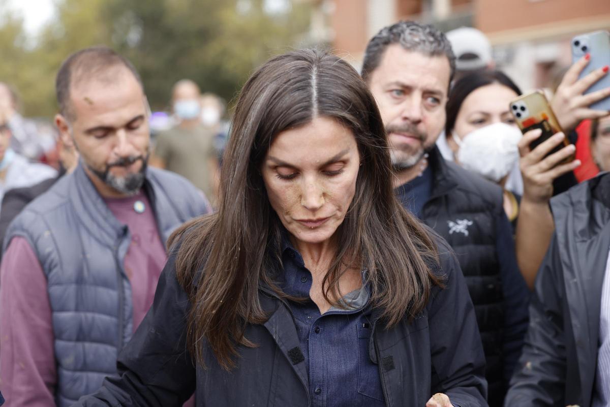 La Reina se ha emocionado al escuchar los testimonios de algunos afectados La Reina se ha emocionado al escuchar los testimonios de algunos afectados