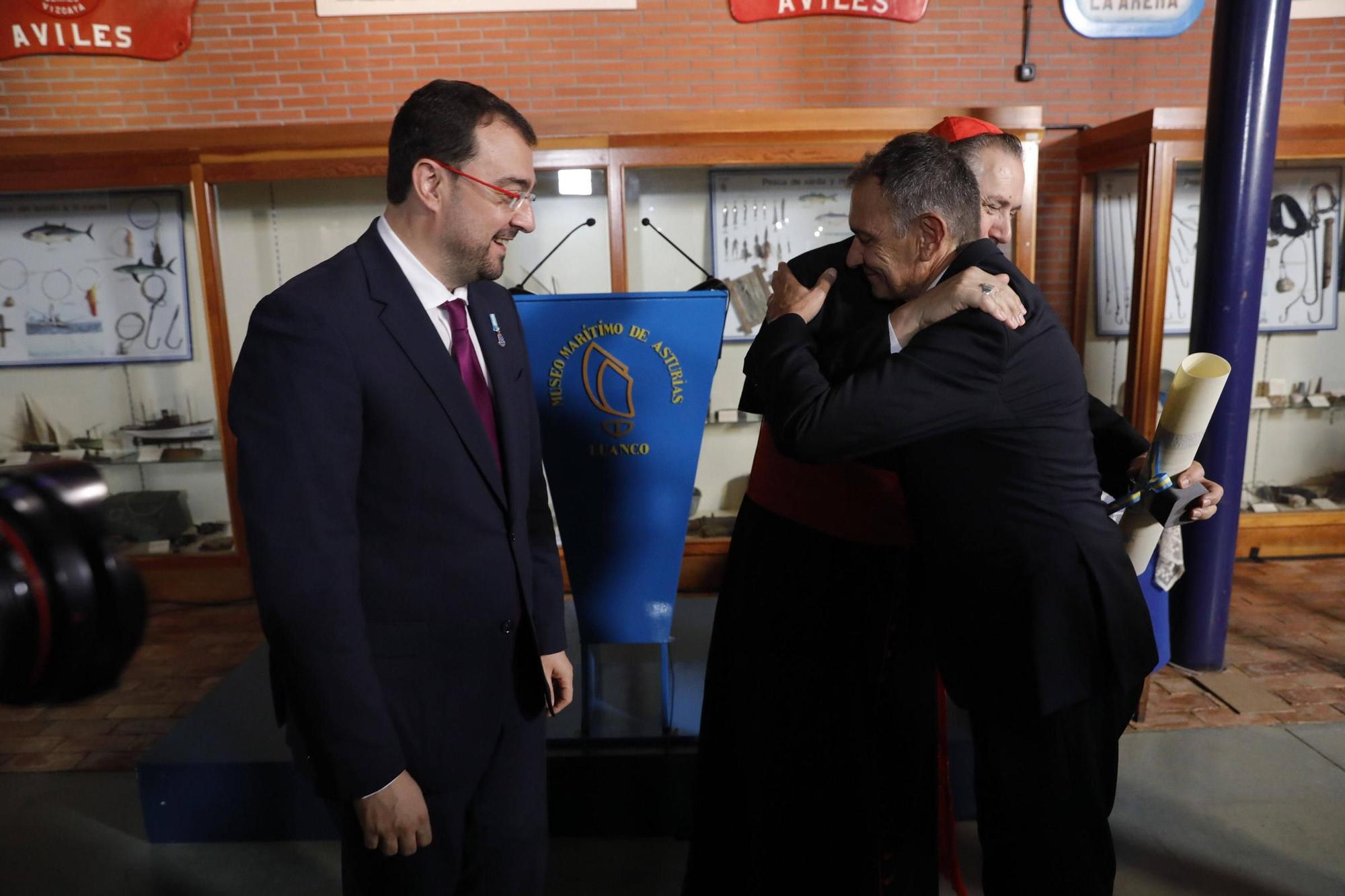 El cardenal Ángel  Fernández Artime recibe el título de Hijo Predilecto de Asturias en Luanco (Gozón)