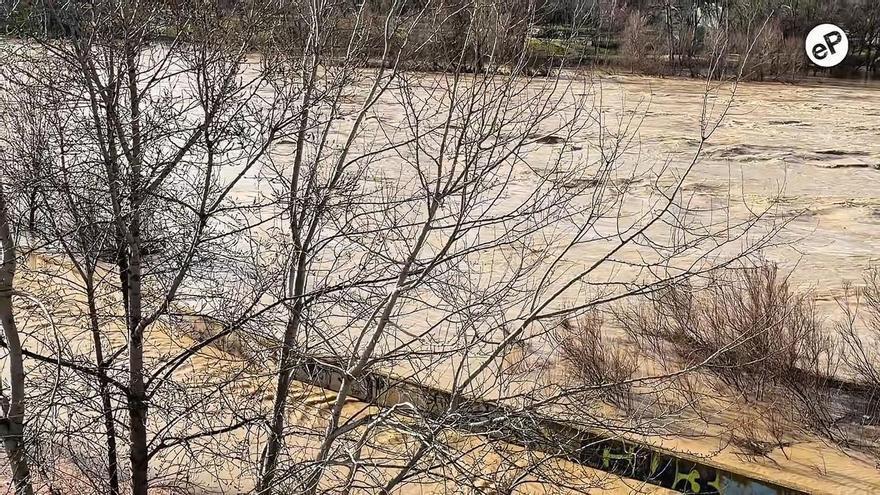 Zaragoza se prepara para recibir el jueves la punta de la crecida ordinaria del río Ebro