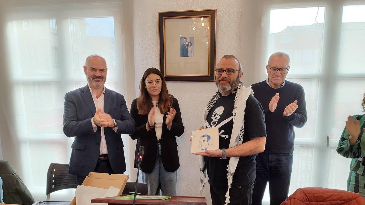 Eugénio Outeiro Lojo recoge el Premio Johan Carballeira de Poesía en la edición de 2025.