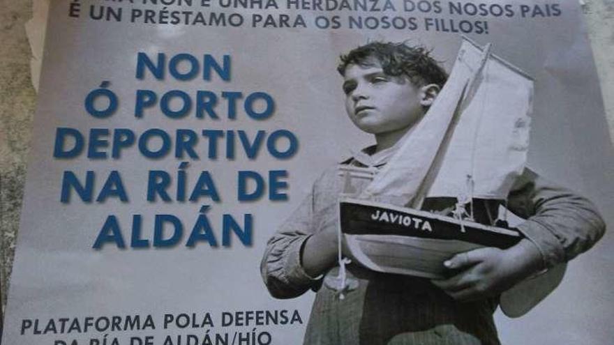 Cartel contra el puerto deportivo de Aldán. // S.V.