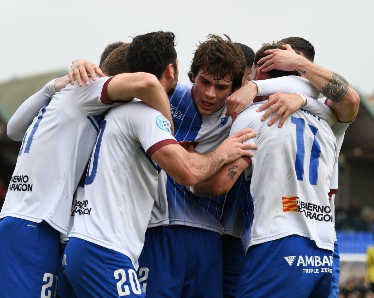 Los jugadores de Ebro celebran el gol en el partido ante