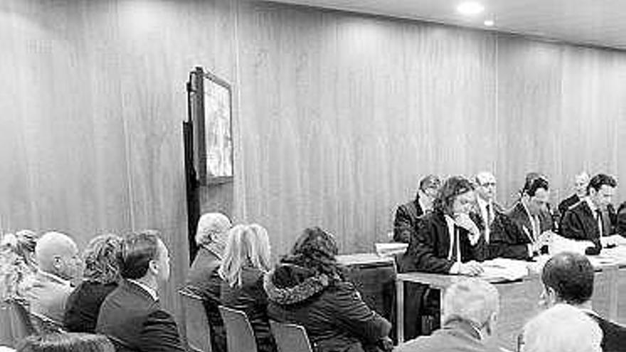 Los encausados, durante el juicio en la Audiencia Provincial de Málaga.