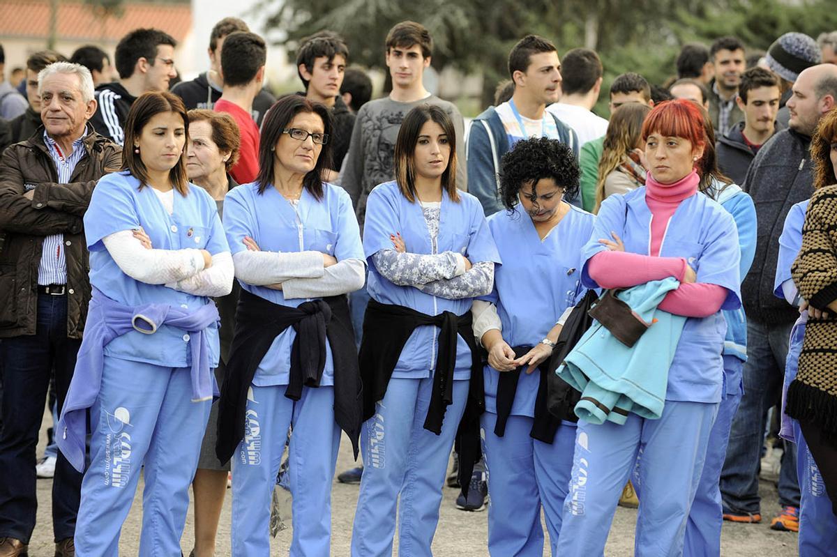 Compañeras de trabajo de la víctima, en una concentración Brais Lorenzo