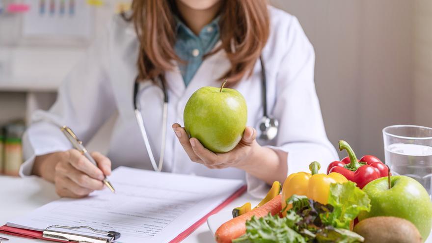 Los enfermeros no podrán asumir competencias propias de los nutricionistas