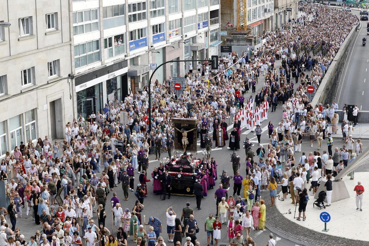 Misa y procesión del Cristo de la Victoria de Vigo, en imágenes