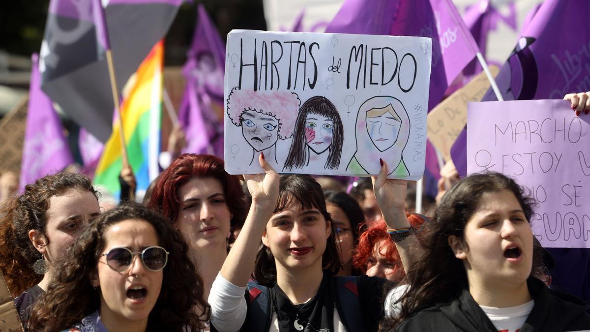 La manifestación estudiantil por el 8M en Málaga, en imágenes