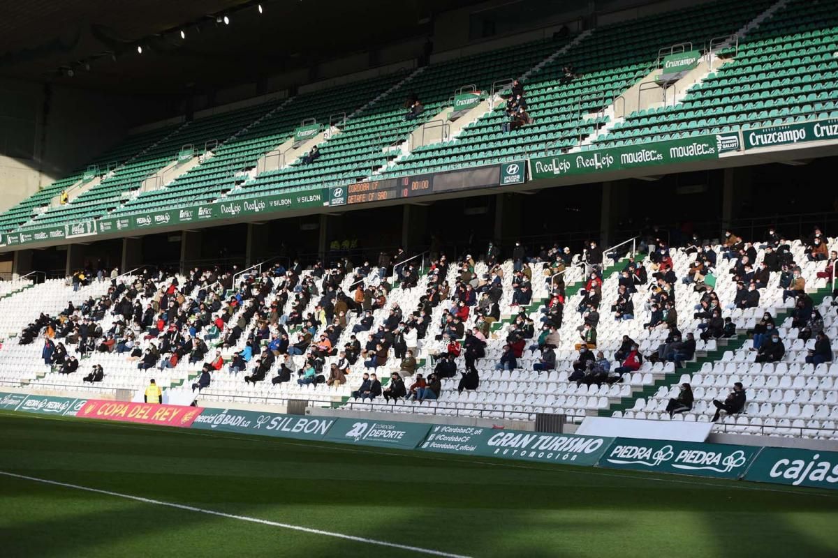 Los aficionados en el partido de Copa del Rey