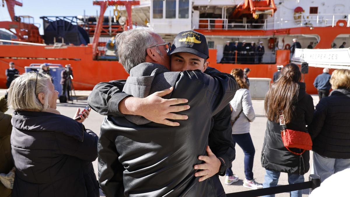 Las imágenes de la despedida al Hespérides