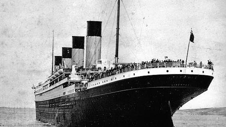 El transatlántico «Titanic», tras zarpar de Southampton en abril de 1912.