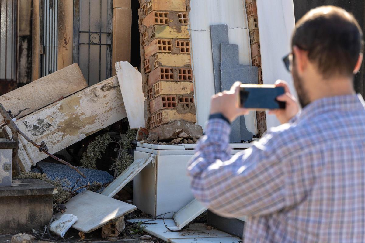 Desperfectos en el cementerio municipal de Alicante por motivo de los efectos del temporal - viento - lluvia - destrozos - Alicante