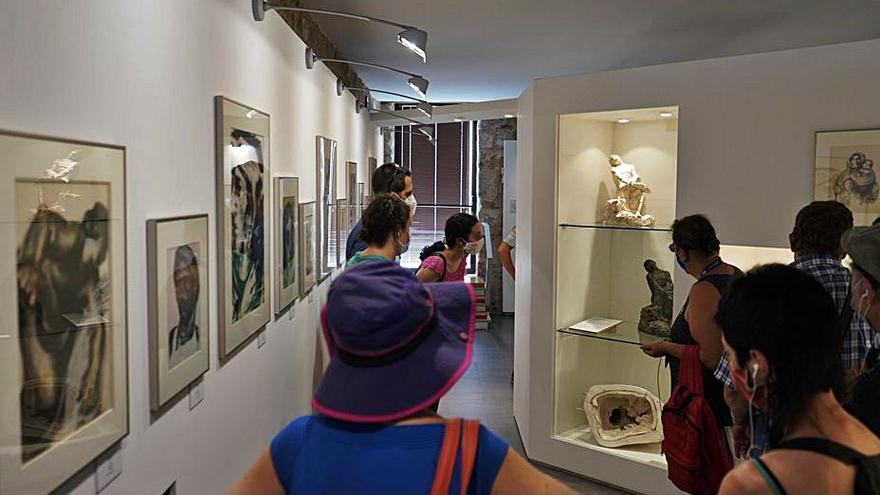 Visita de turistas al Museo Baltasar Lobo. | Jose Luis Fernández