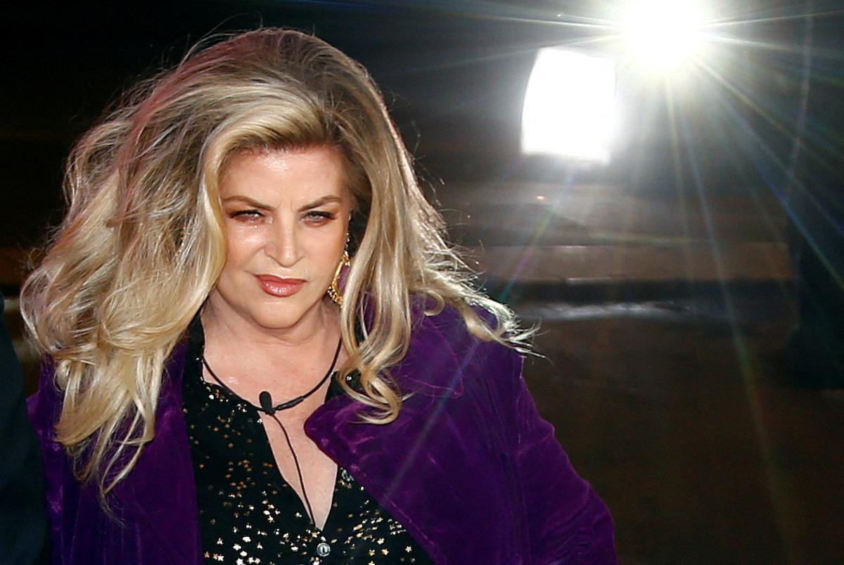 Kirstie Alley llega a la casa del reality show Celebrity Big Brother, en el que concursó, en Elstree, cerca de Londres, el 16 de agosto del 2018.