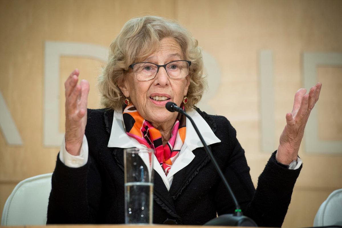 GRAF3973 MADRID  18 12 2017 - La alcaldesa de Madrid  Manuela Carmena  durante la rueda de prensa que ha ofrecido hoy en el Palacio de Cibeles tras destituir al hoy al delegado de Economia y Hacienda  Carlos Sanchez Mato  a quien segun ha dicho  no podia tener  en su gobierno por negarse a aprobar un plan que el mismo habia propuesto EFE Luca Piergiovanni