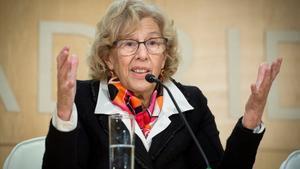 GRAF3973 MADRID  18 12 2017 - La alcaldesa de Madrid  Manuela Carmena  durante la rueda de prensa que ha ofrecido hoy en el Palacio de Cibeles tras destituir al hoy al delegado de Economia y Hacienda  Carlos Sanchez Mato  a quien segun ha dicho  no podia tener  en su gobierno por negarse a aprobar un plan que el mismo habia propuesto EFE Luca Piergiovanni
