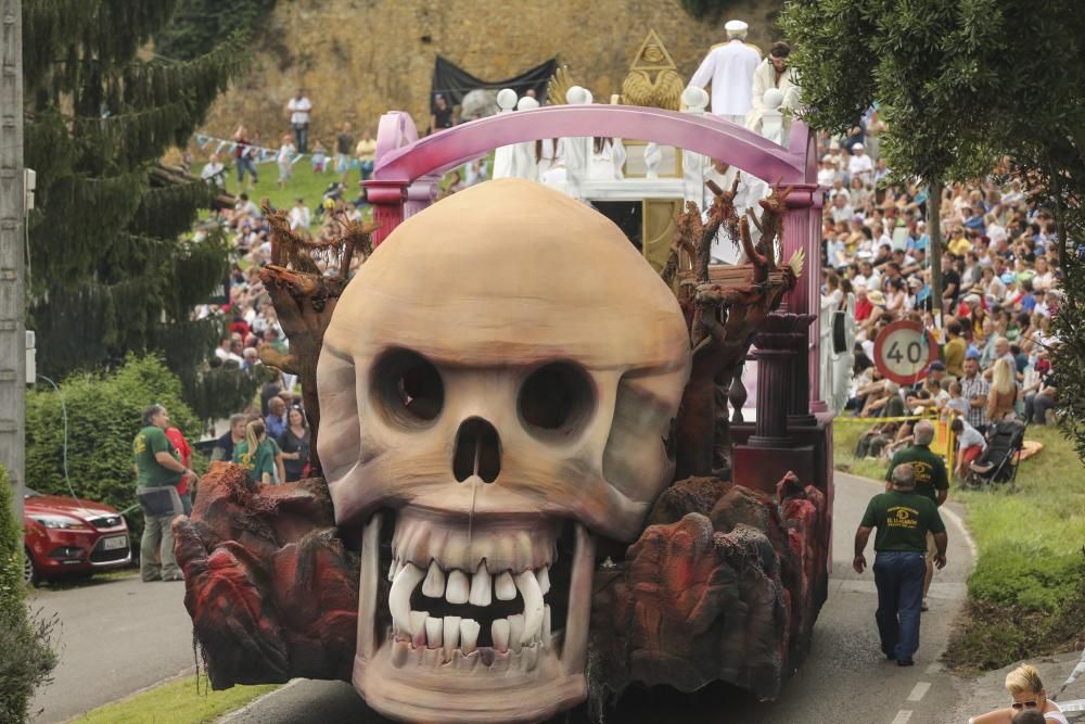 Desfile de carrozas en Valdesoto