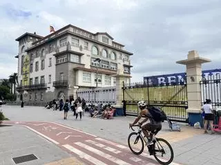 Decenas de fans esperan por el concierto de Alejandro Sanz a unas horas de su concierto en A Coruña