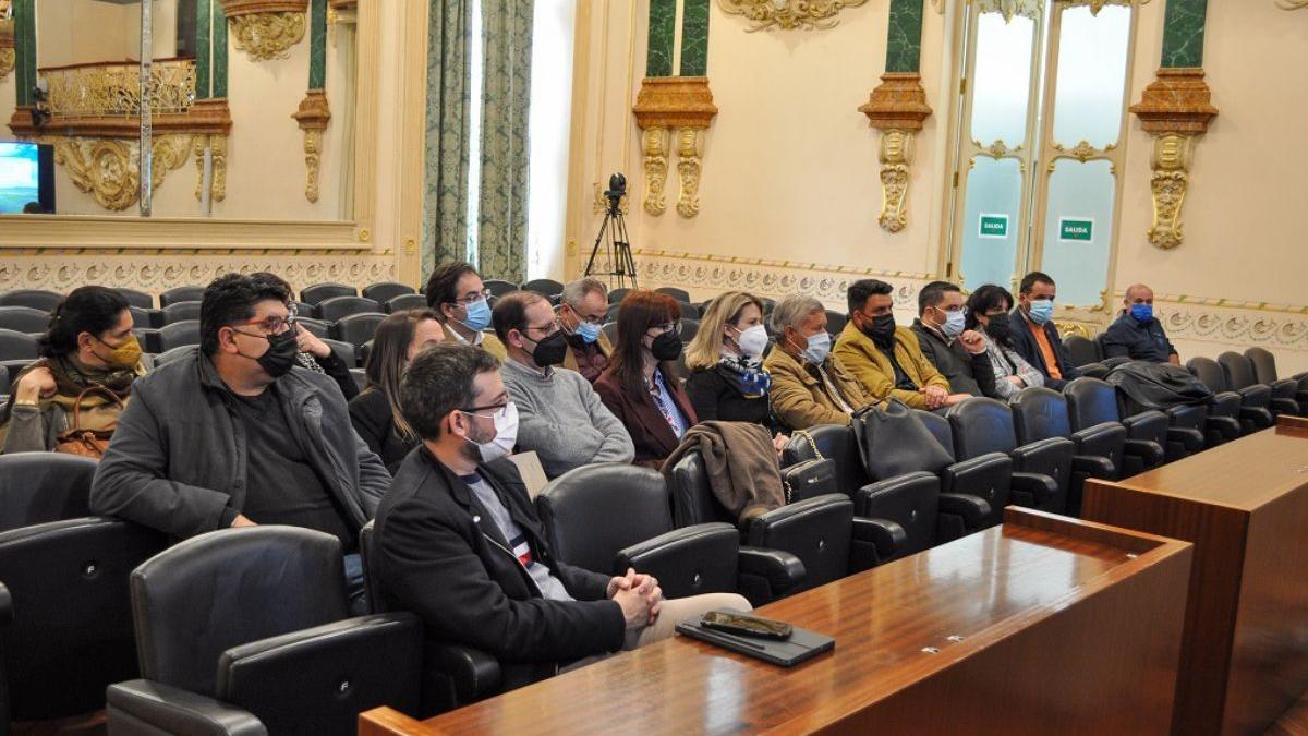 Imagen de la reunión de varios alcaldes de la comarca de Vegas Altas en la Diputación de Badajoz.