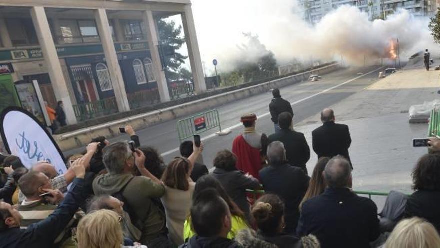 La mascletà hace temblar al público