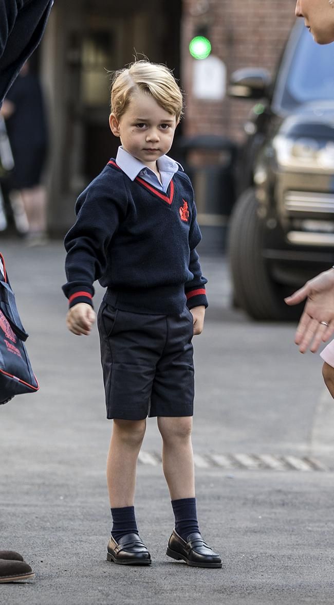 El príncipe George llegando a su primer día de colegio