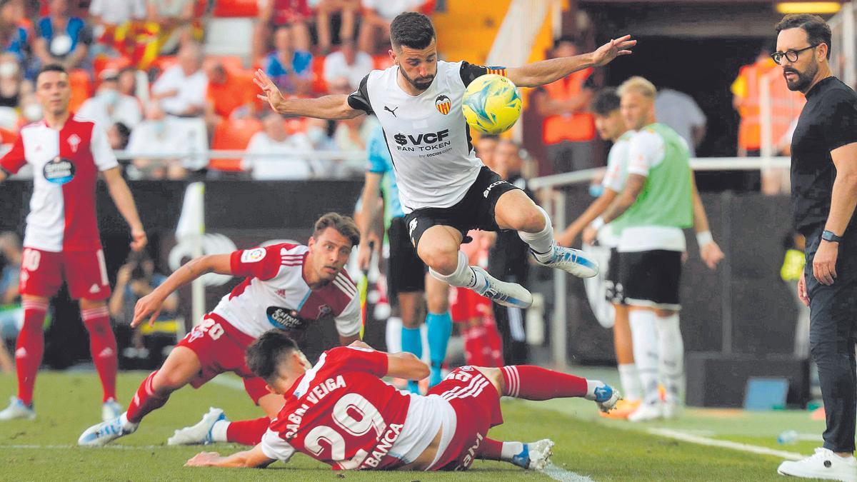 El capitán del Valencia CF José Luis Gayà está afectado por la sanción de cuatro partidos de Competición, pero confiado en los servicios jurídicos del club y sobre todo en la justicia deportiva