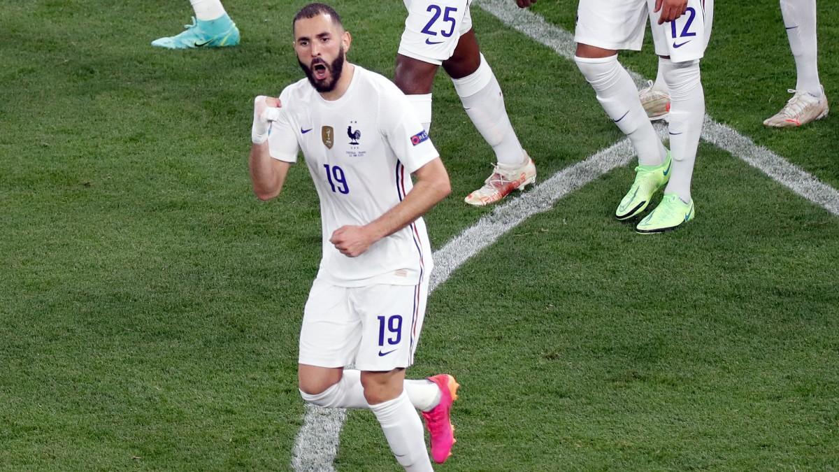 Benzema celebra uno de sus dos tantos