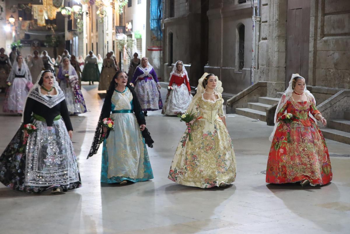 Todas las fotos de la ofrenda del 18 de marzo por la calle San Vicente hasta la 22:30 horas
