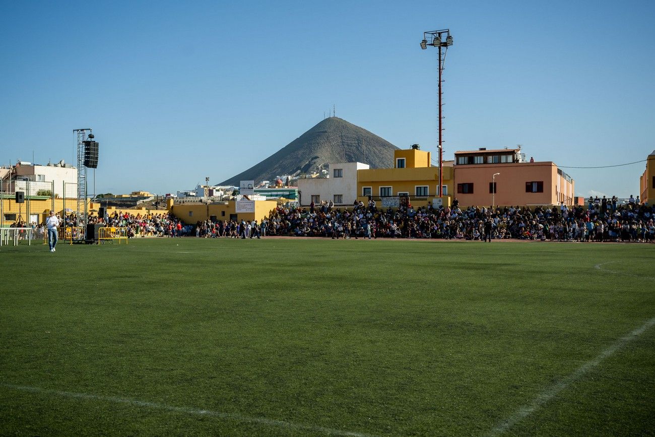 Miles de personas llenan de ilusión el Estadio de Barrial en la llegada de los Reyes Magos