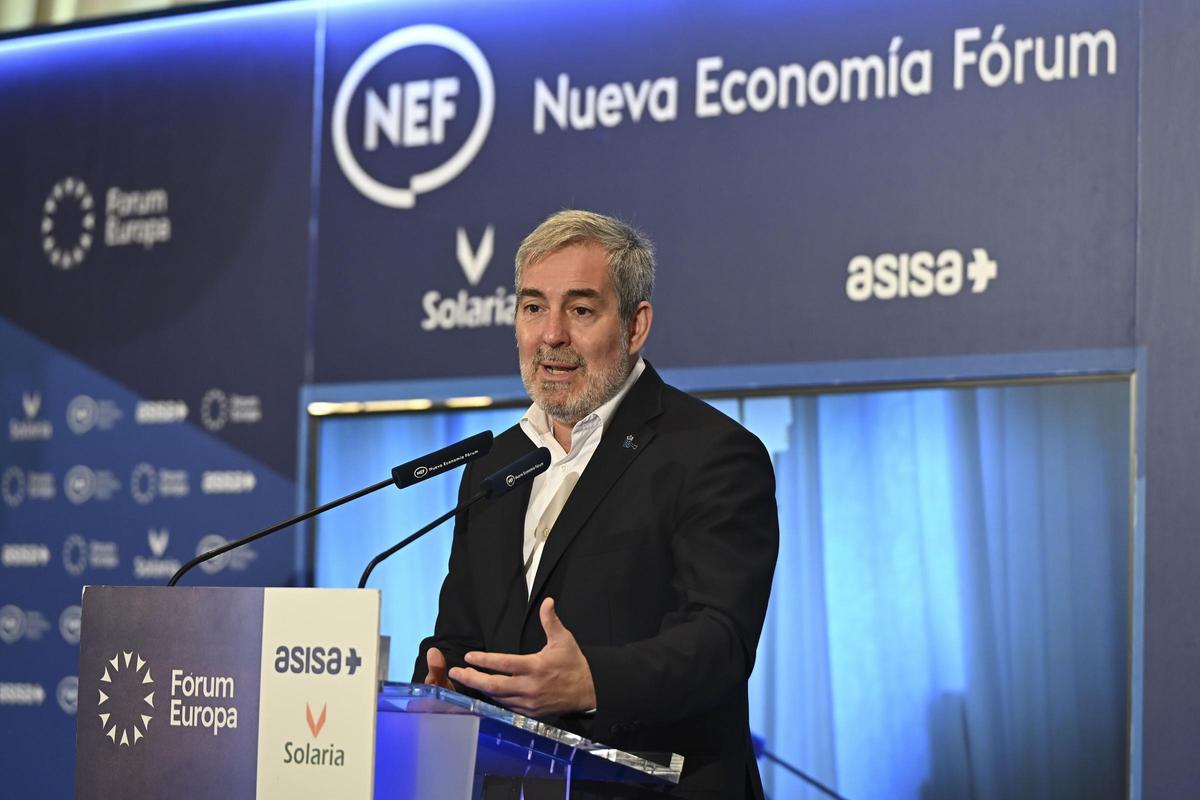 El presidente del Gobierno de Canarias, Fernando Clavijo, participa en el desayuno organizado por Fórum Europa
