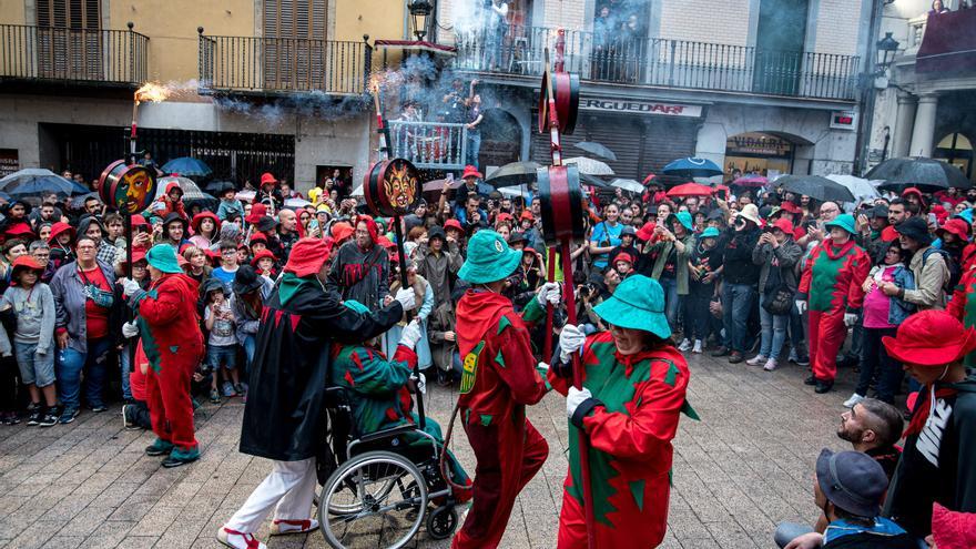 Els usuaris de la Llar fan aquest dimarts la seva festa a la plaça Sant Pere