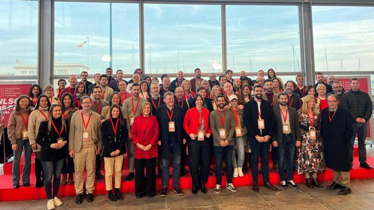 Fotografía de toda la delegación del PSPV en A Coruña.