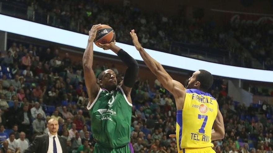 El cajista Will Thomas, con un último cuarto para enmarcar, capitaneó el triunfo del Unicaja ante el Maccabi.