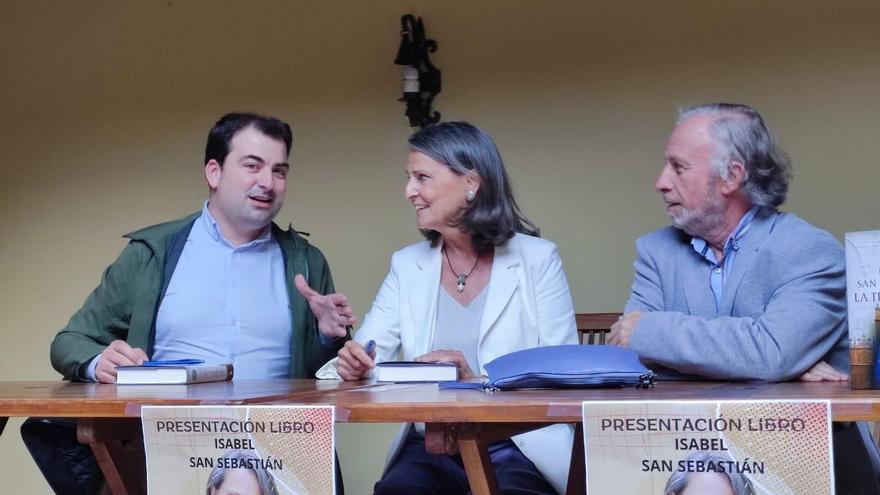 Isabel San Sebastián llena la sede de la Fundación Valdés-Salas en la presentación de &quot;La Temeraria&quot;