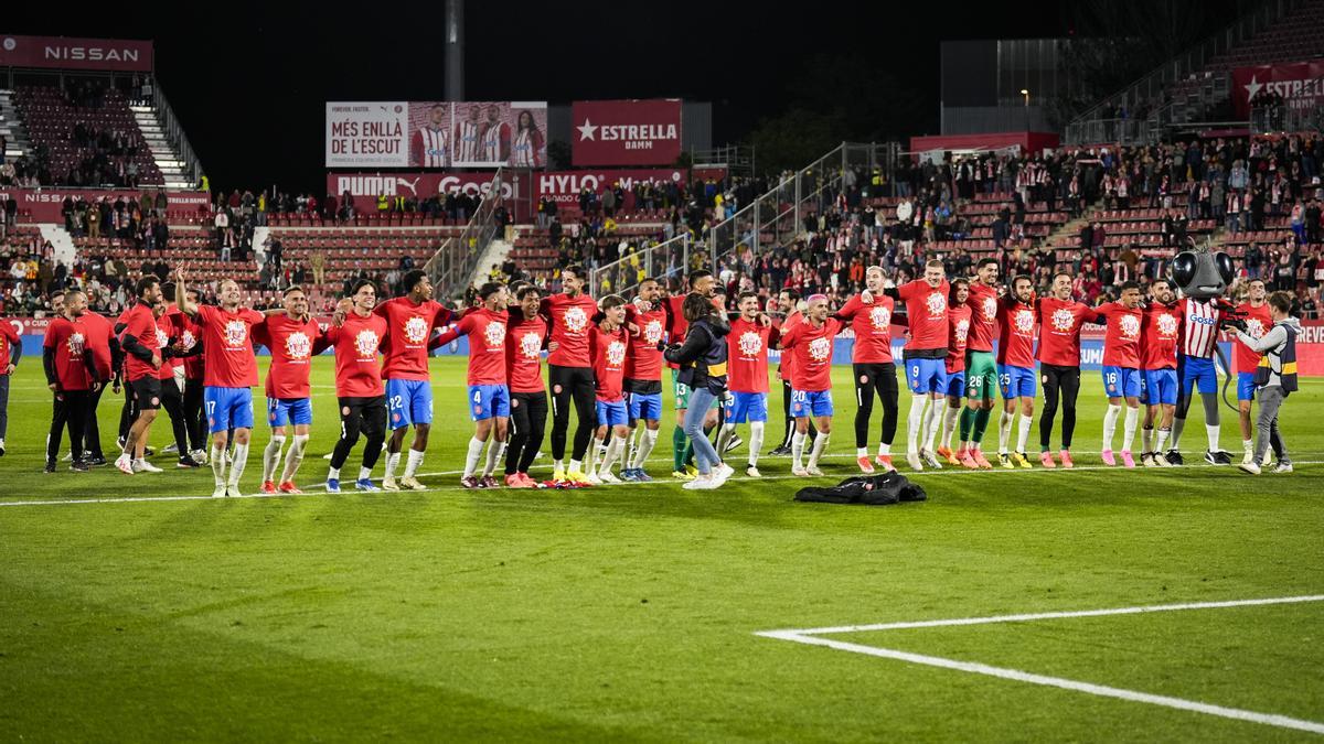 Los jugadores del Girona celebran la clasificación a Europa en Montilivi