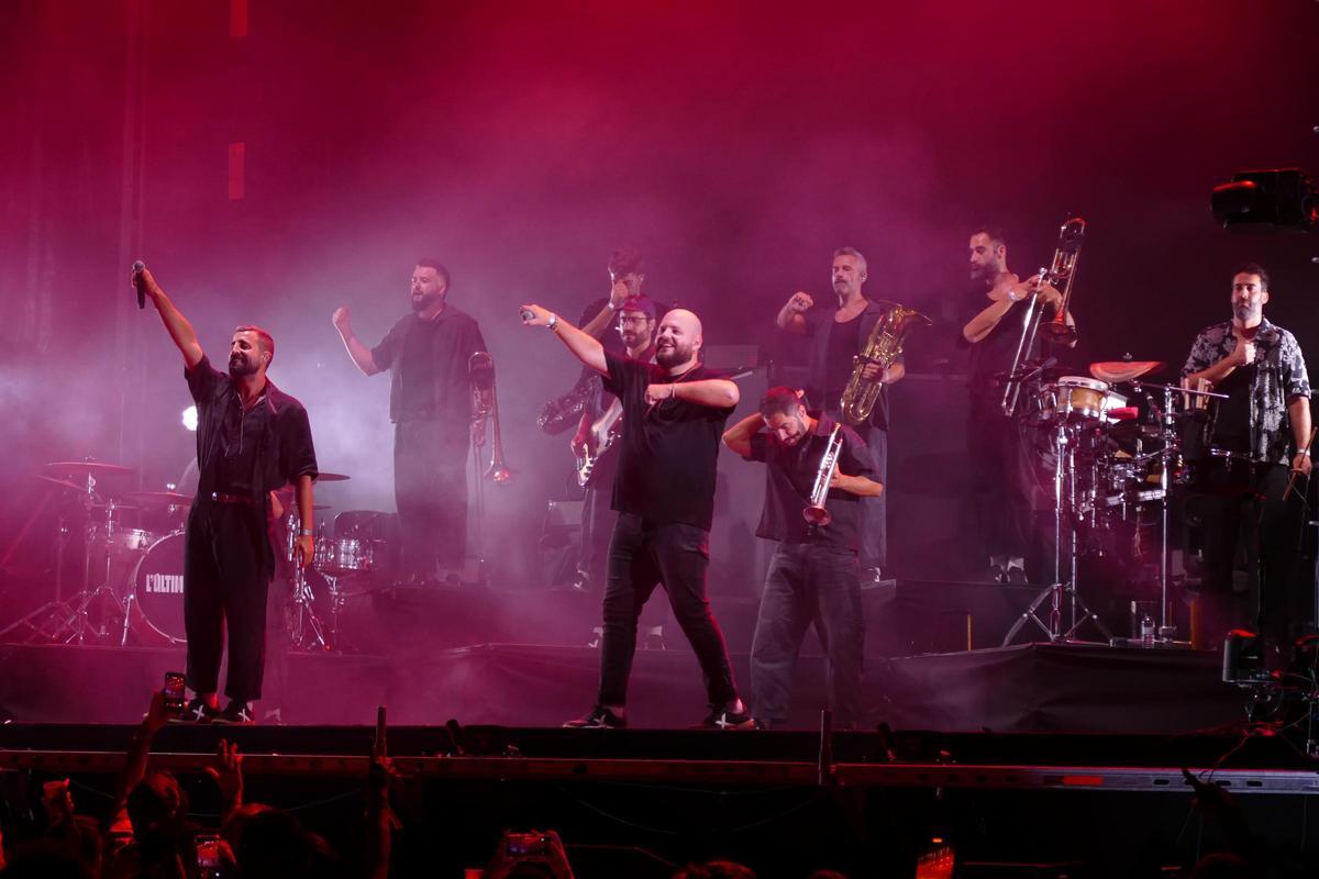 EN IMATGES | Figueres acomiada La Fúmiga en el seu últim concert gratuït a Catalunya EN IMATGES | Figueres acomiada La Fúmiga en el seu últim concert gratuït a Catalunya