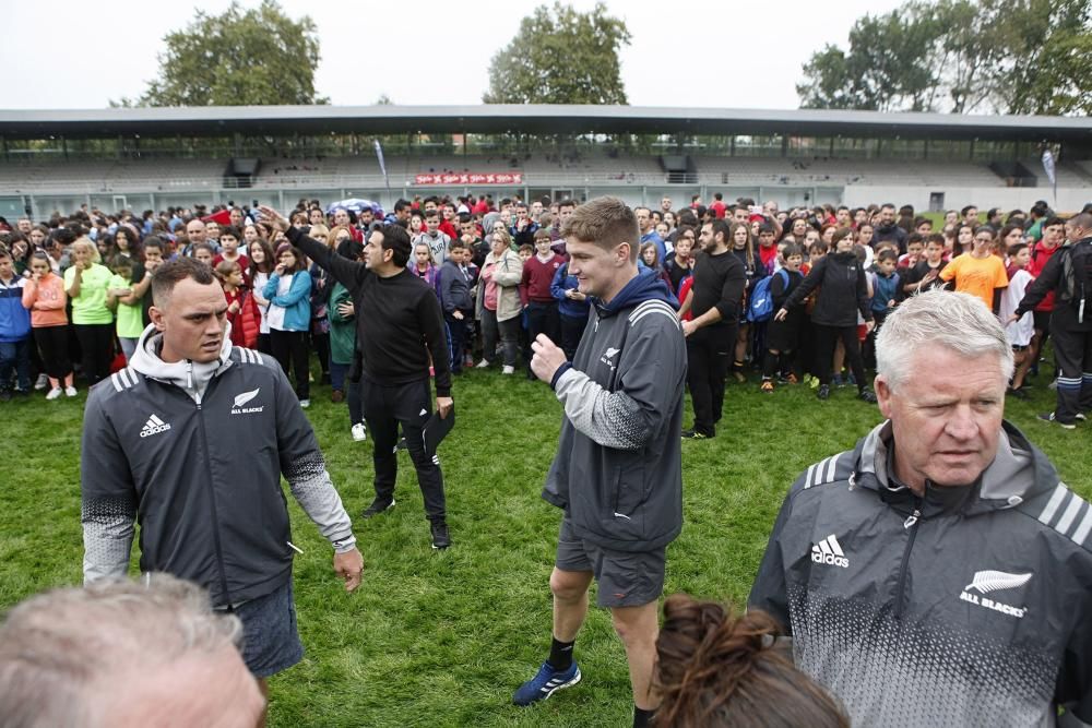 Los All Blacks dirigen un entrenamiento con alumnos en Gijón