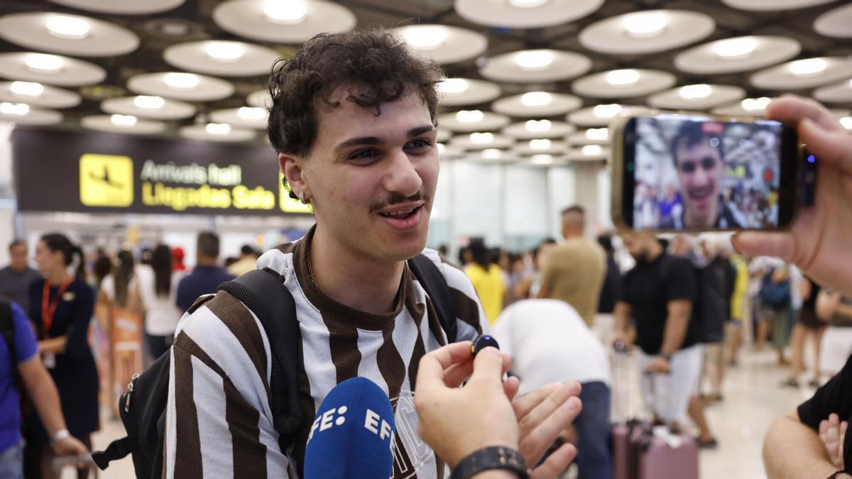 Los pasajeros evidencian su sorpresa ante los controles aleatorios a los vuelos desde Italia a El Prat y Barajas: «No lo hemos entendido»