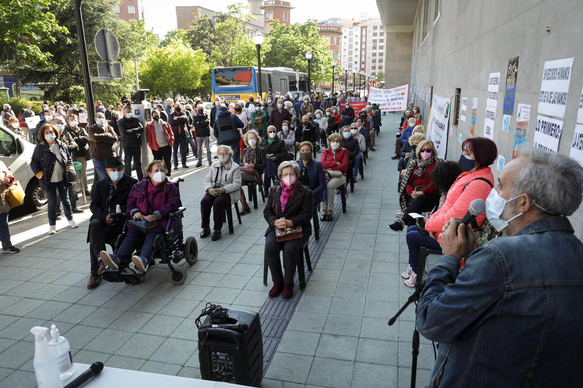 Concentración vecinal por la reapertura vespertina de los centros de salud