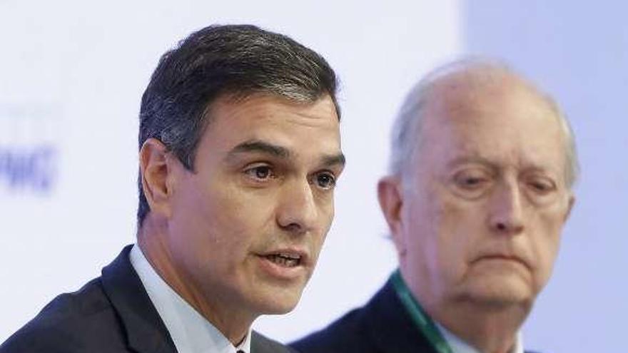 Sánchez elude hablar del proceso soberanista en su cita con los empresarios catalanes