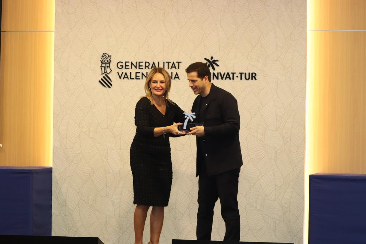 Un representante del grupo Gastroadictos recoge el premio al Turismo Sostenible