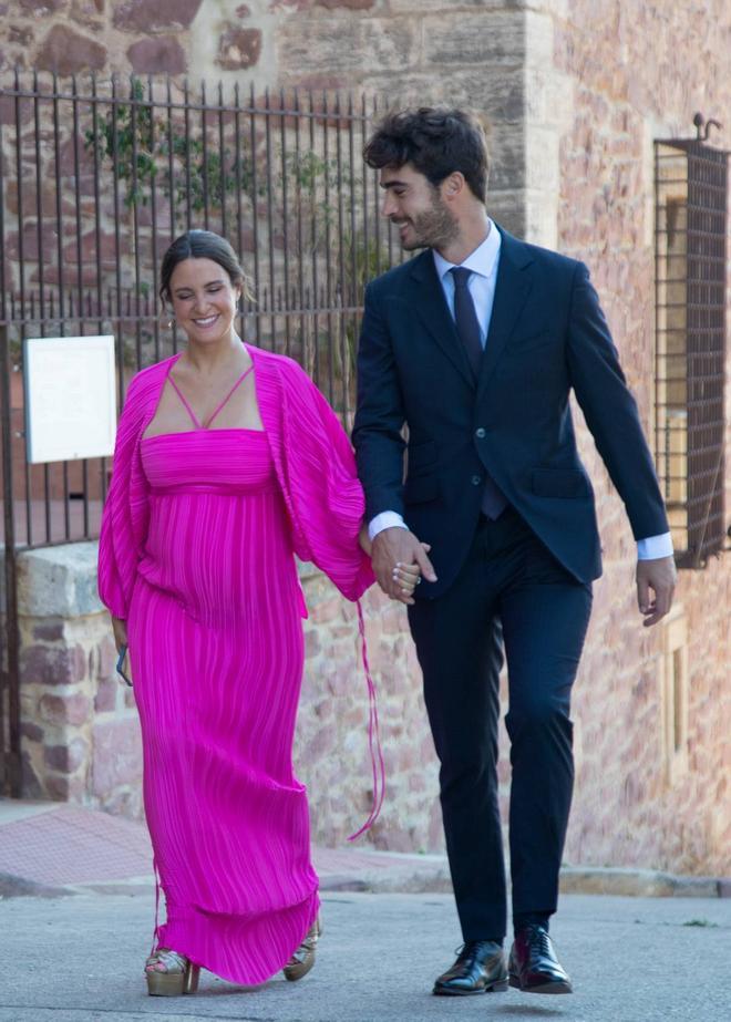 Marta Pombo con Luis Zamalloa en la boda de Teresa Andrés e Ignacio Ayllón