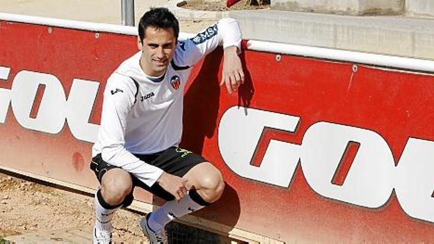 El Valencia CF pagó 1,2 millones de euros por su fichaje.
