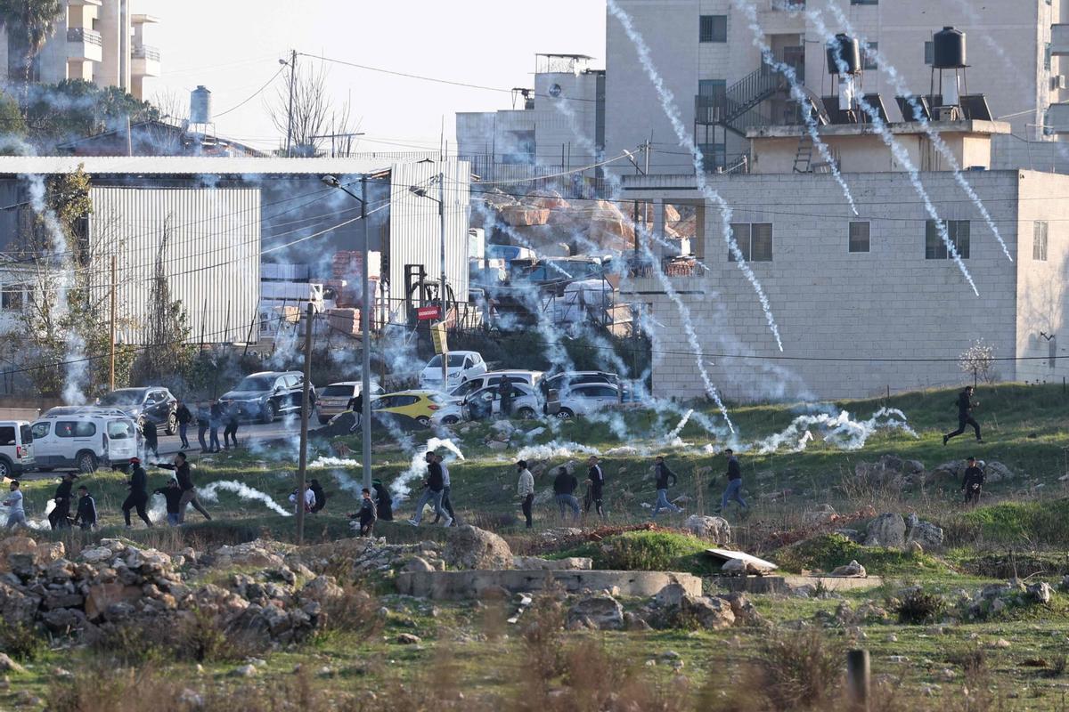 Palestina llora una de sus mañanas más trágicas en los últimos años. Al menos nueve personas han sido asesinadas por el Ejército israelí en Yenín, al norte de la Cisjordania ocupada.