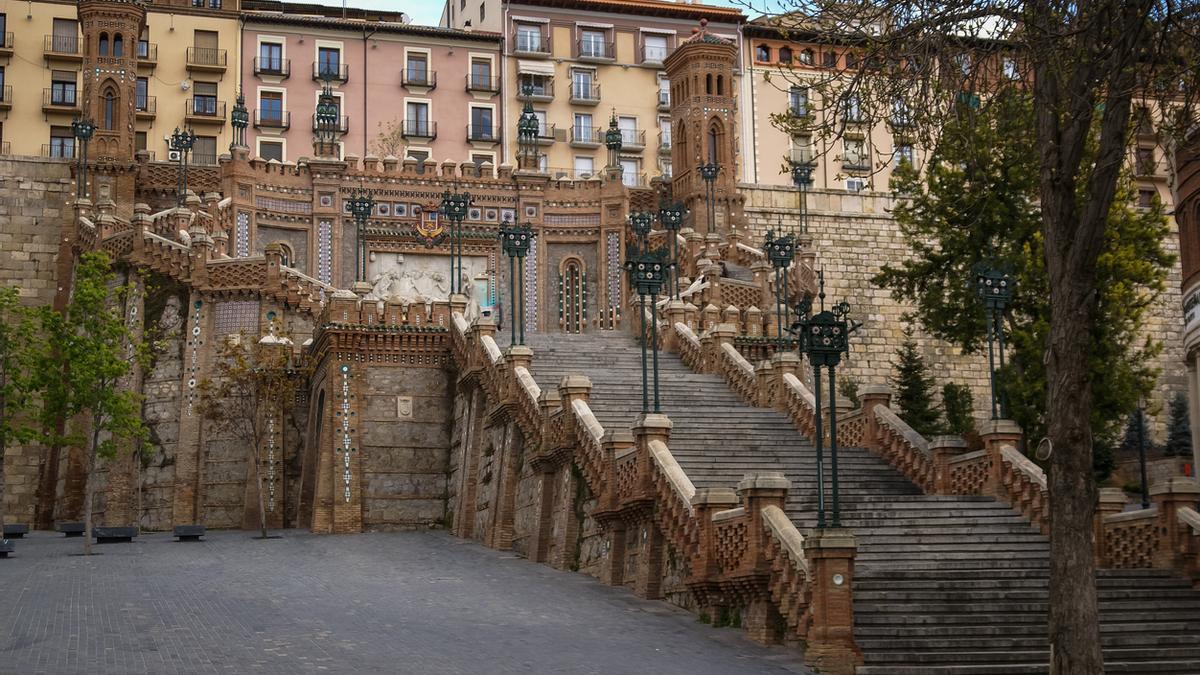 Escalinata del Óvalo, la entrada al casco histórico de Teruel