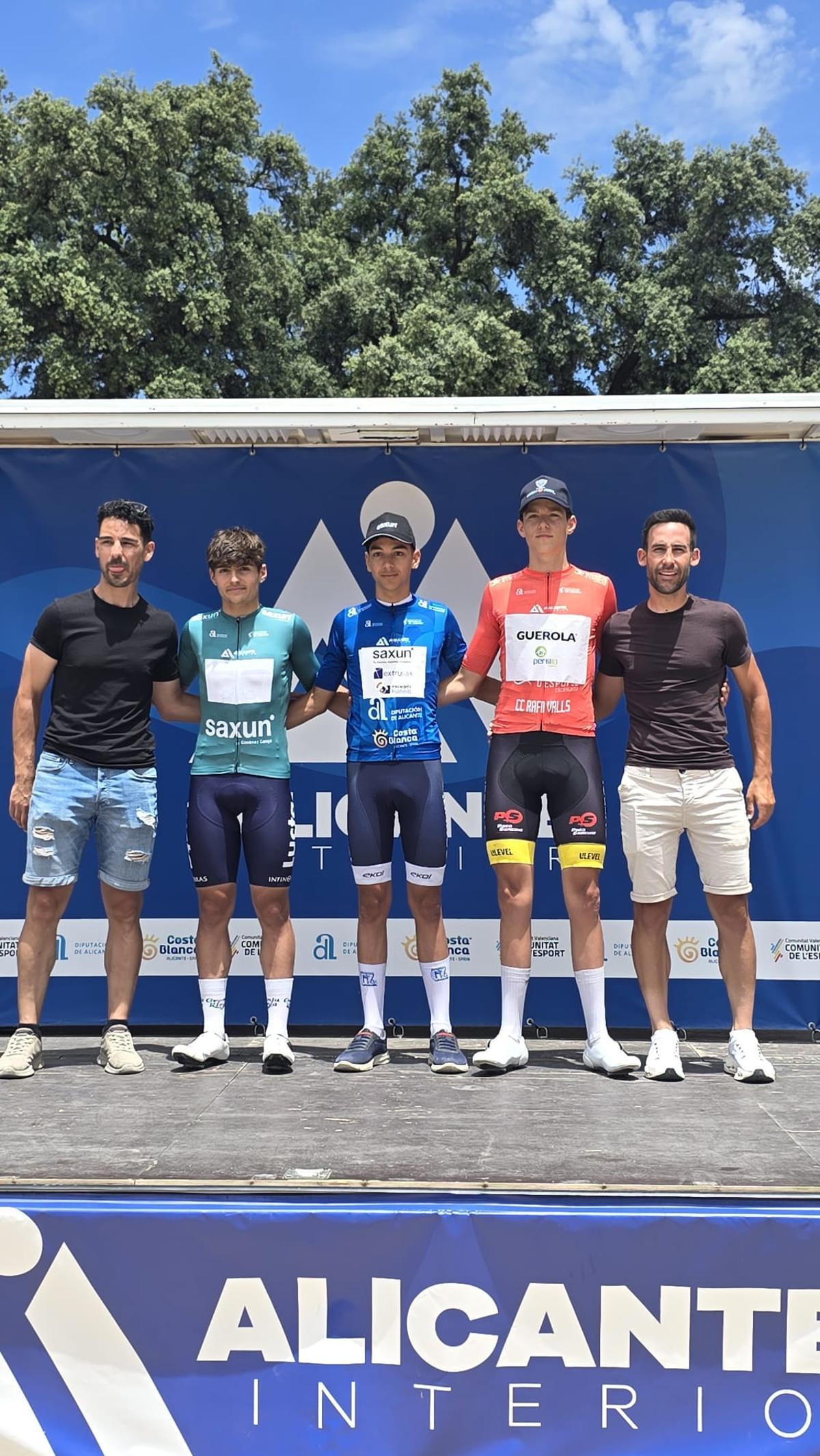 Beltrán Raso, del Club Ciclista Ontinyent, en el podio.