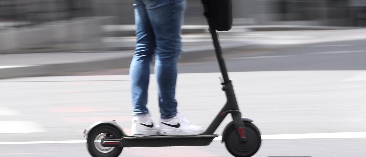 Foto de archivo de un patinete.